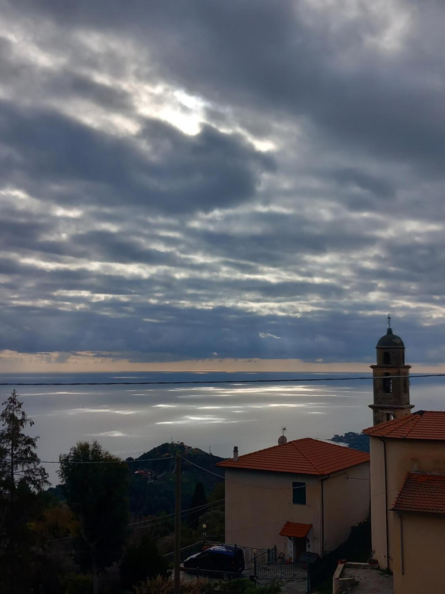 Dolci Risvegli Appartamento Vista Mare Ventimiglia Bagian luar foto
