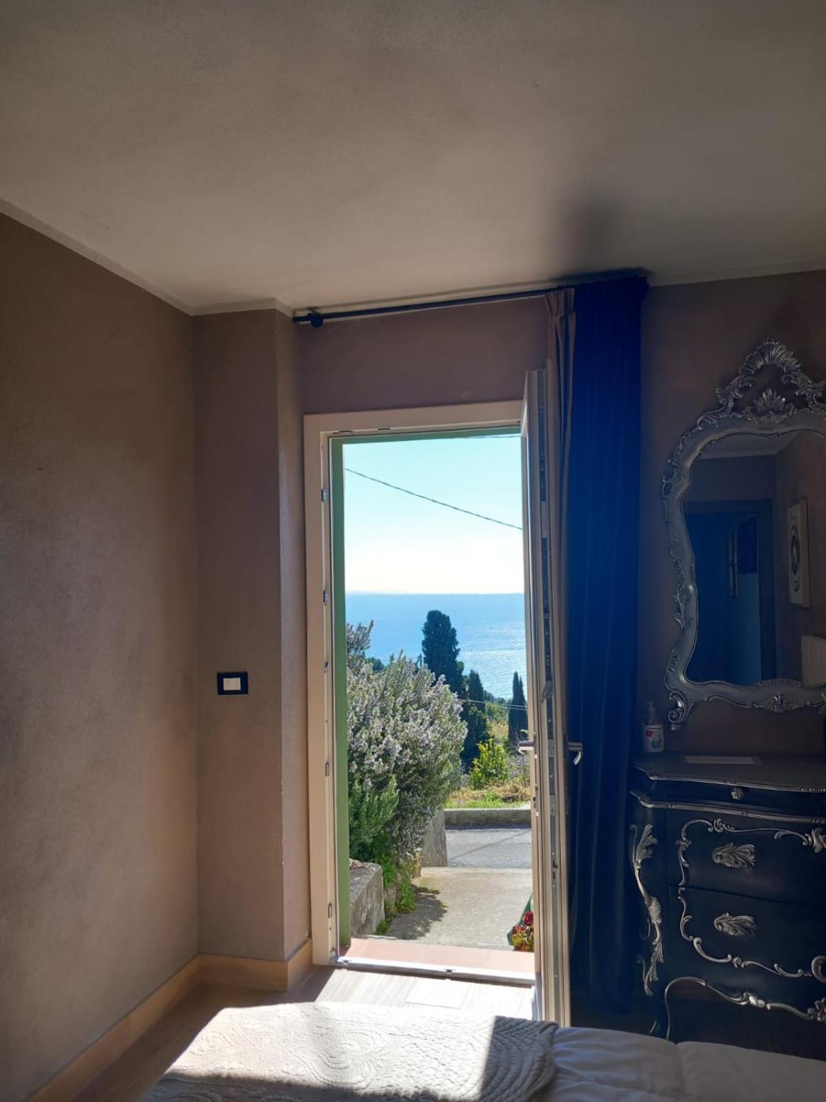 Dolci Risvegli Appartamento Vista Mare Ventimiglia Ruang foto